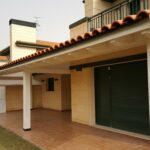 Porche moderno blanco en Cirueña La Rioja