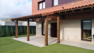 Porche de madera moderno en Lardero La Rioja