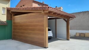 Parking de madera con cerramiento en Huercanos La RIoja