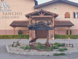 Porche de madera para bodega Don Sancho de Londoño en Hormilla La Rioja