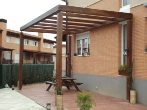 Pérgola para toldos acabado en línea plus en Cuzcurrita.