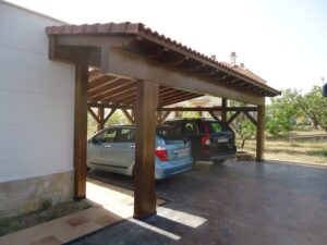 Porche aparcamiento a 2 aguas en Gardelegui.